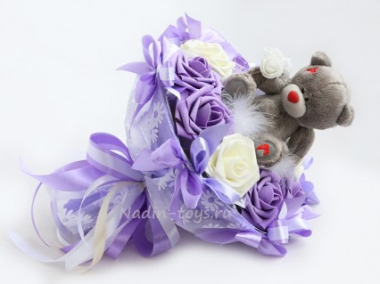 Букет в фиолетовых тонах из мишки Тедди и роз