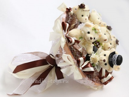 Шоколадный свадебный букет из плюшевых мишек