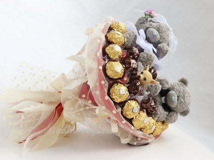 Эксклюзивный свадебный букет из игрушек и конфет
